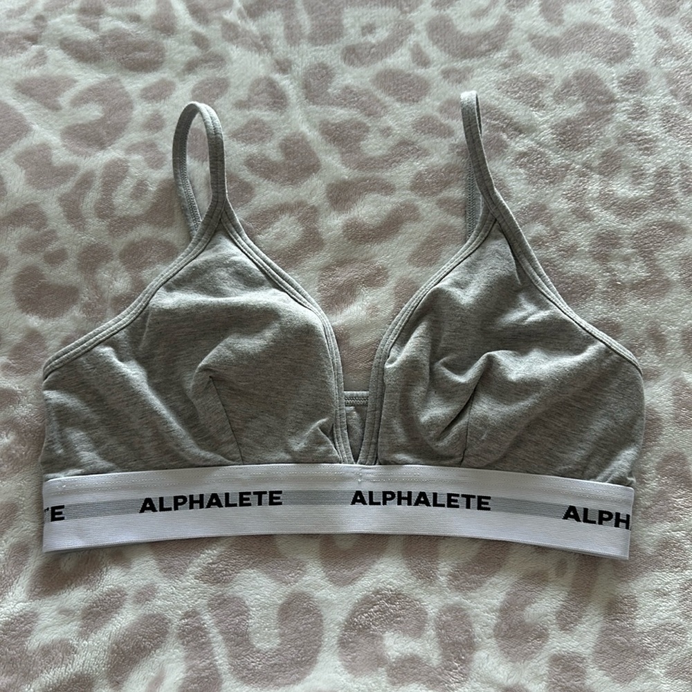 Alphalete sports bra